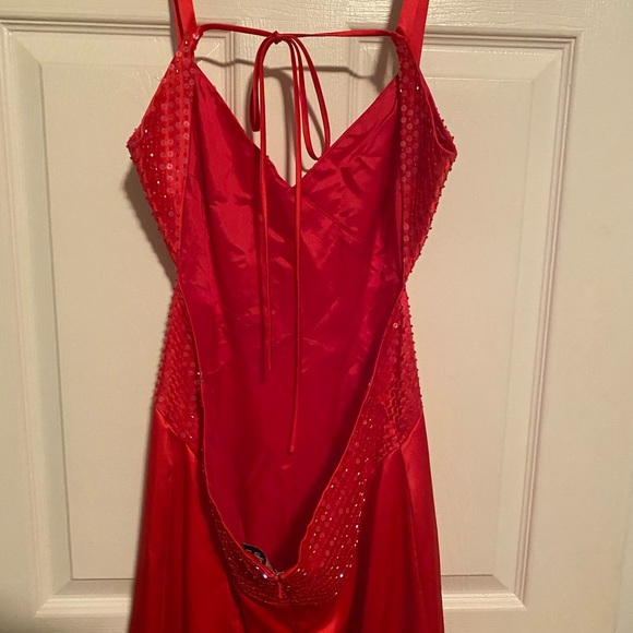 Red prom dress - Picture 3 of 4